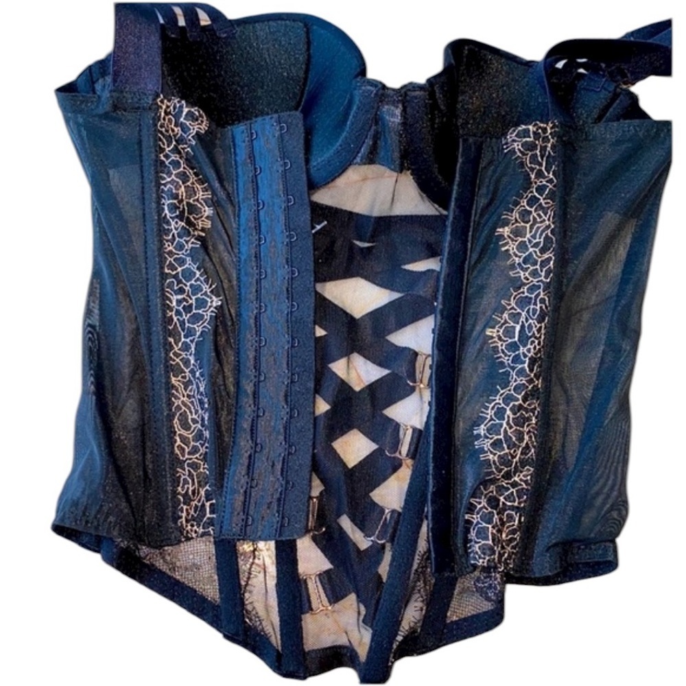 Victoria Secret Chantilly Lace Meah Corseted Bustier size 34C - Picture 12 of 16